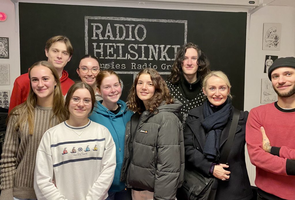 RADIO HELSINKI (Freies Radio Helsinki) invite les élèves de la 7abi pour la
Journée Scolaire de la Radio  - Mardi 29 novembre, 12h30-13 :00 en direct.