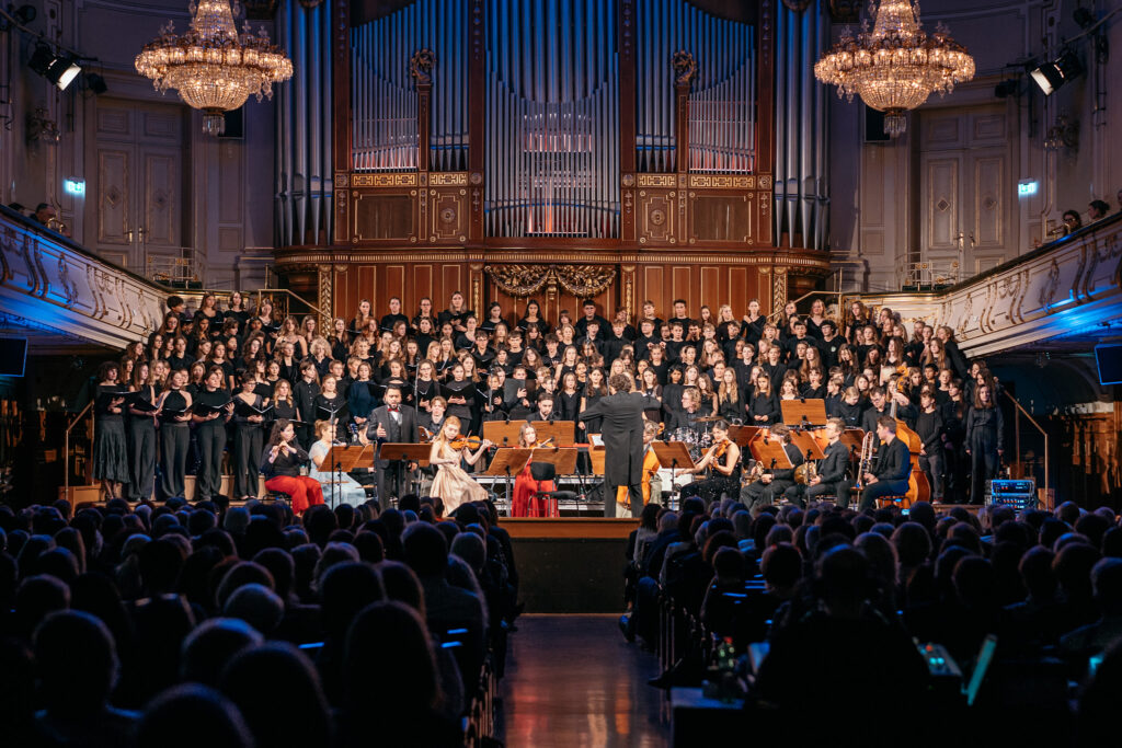 An unforgettable evening with Italian tenor Paolo Scariano, the Bel Canto Orchestra, and the VocinVolo Choir from Udine in the Stefaniensaal!