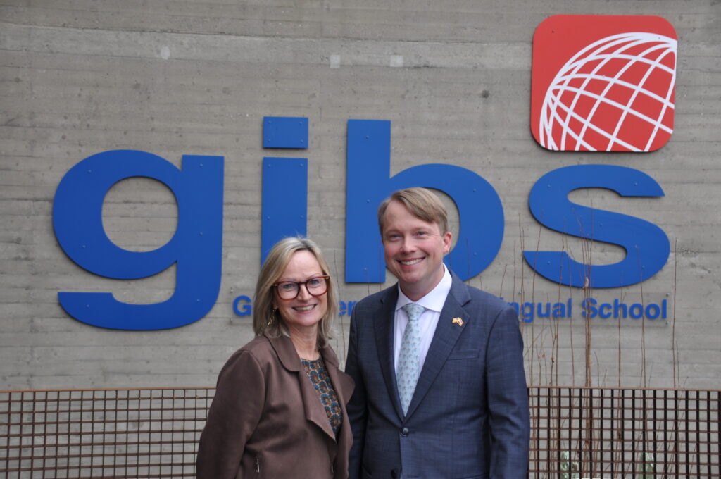 On Friday the 30th of January, the GIBS Debate Club had the honor and opportunity to meet and speak with the US Ambassador to Austria, Arthur Fisher.